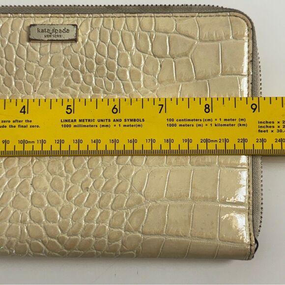 Kate Spade Knightsbridge Large Travel Wallet Ivory Embossed Leather - Picture 7 of 8